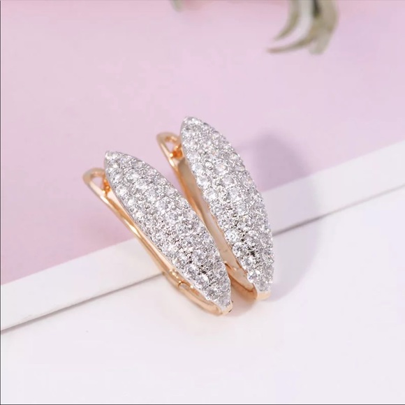 New 18K Gold Plated Long V Shape Hoop Earrings - Picture 4 of 6